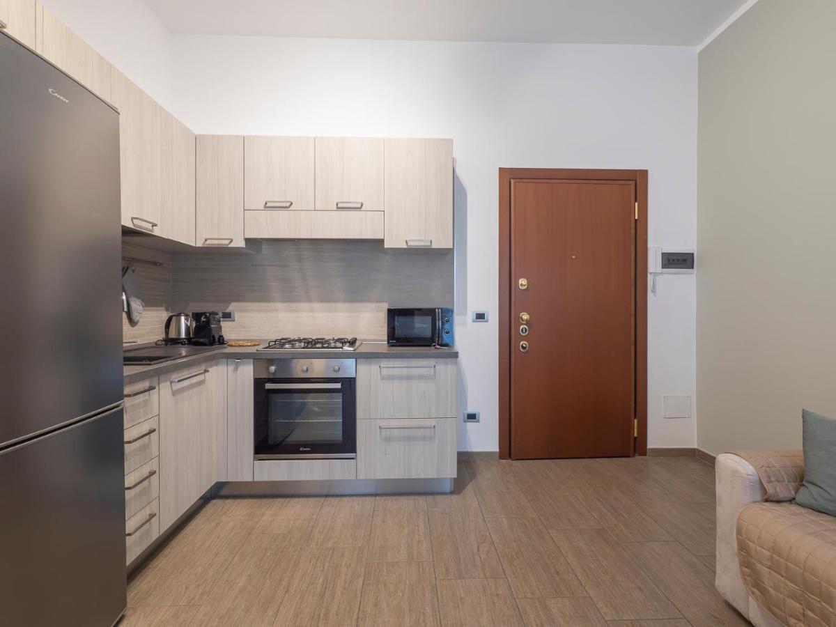 I Host Apartment - Montesuello 9 Мілан Екстер'єр фото